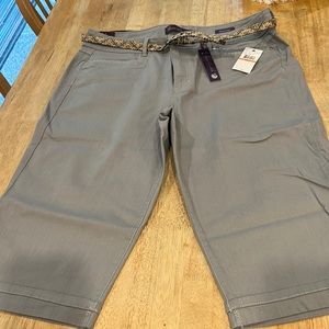 NWT Gloria vanderbuilt skimmers sz 16